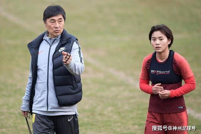阿森纳卫冕英超面临哪些挑战？历史揭示艰难之路